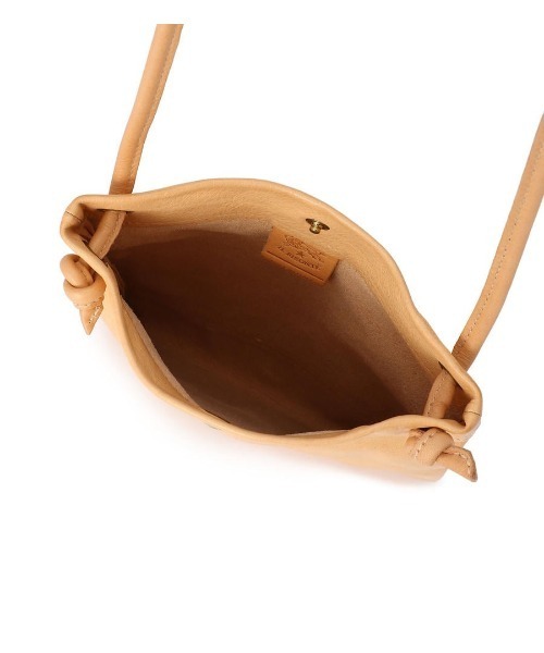 IL BISONTE(イルビゾンテ)の「IL BISONTE / ショルダーバッグ(ショルダーバッグ・レディース・ブラック/ダークブラウン/グレー/レッド/オリーブ/グリーン/ライトブラウン/ナチュラル/レンガ/オレンジ/ネイビー・FREE)」の15枚目の写真