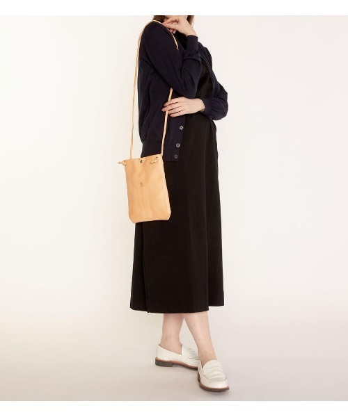 IL BISONTE(イルビゾンテ)の「IL BISONTE / ショルダーバッグ(ショルダーバッグ・レディース・ブラック/ダークブラウン/グレー/レッド/オリーブ/グリーン/ライトブラウン/ナチュラル/レンガ/オレンジ/ネイビー・FREE)」の18枚目の写真