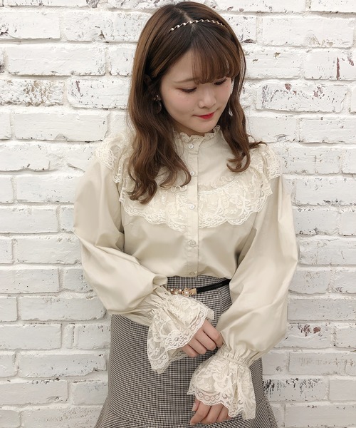 one after another NICE CLAUP（ワンアフターアナザーナイスクラップ）の「【Web限定】ブラウス＋スカート+ベルト+カチューシャ（4点セット）（ワンピース・レディース・オフホワイト/ベージュ・FREE）」の4枚目の写真