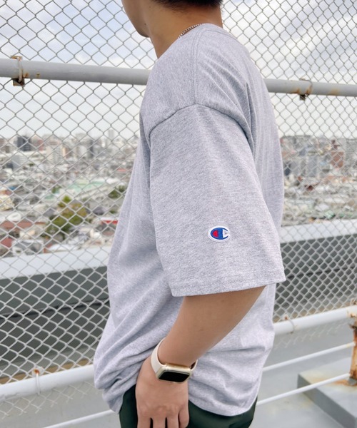 Champion(チャンピオン)の「【Champion Authentic T-SHIRTS】チャンピオン オーバーサイズ コットン 無地 1/2スリーブ 半袖 Tシャツ(Tシャツ/カットソー・メンズ・ホワイト/ブラック/ネイビー/杢グレー/ダークグリーン/マルーン/パープル/サンドベージュ/ライトブルー/チャコールグレー/アッシュグレー・S/M/L/XL)」の5枚目の写真