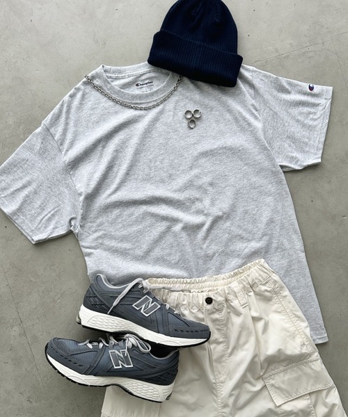 Champion(チャンピオン)の「【Champion Authentic T-SHIRTS】チャンピオン オーバーサイズ コットン 無地 1/2スリーブ 半袖 Tシャツ(Tシャツ/カットソー・メンズ・ホワイト/ブラック/ネイビー/杢グレー/ダークグリーン/マルーン/パープル/サンドベージュ/ライトブルー/チャコールグレー/アッシュグレー・S/M/L/XL)」の4枚目の写真