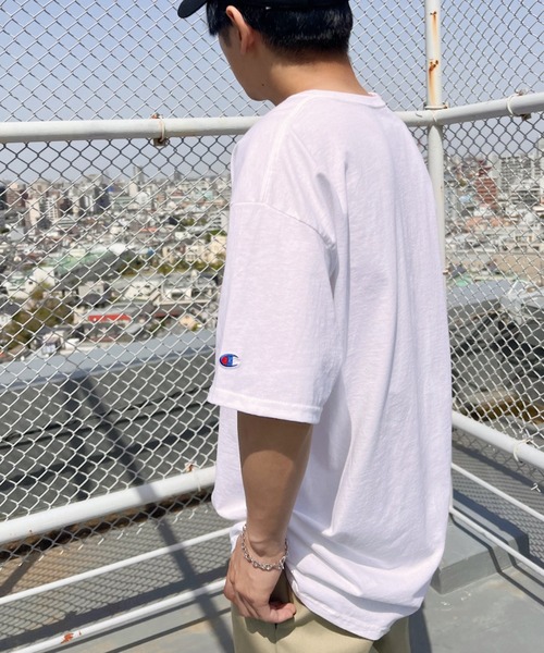 Champion(チャンピオン)の「【Champion Authentic T-SHIRTS】チャンピオン オーバーサイズ コットン 無地 1/2スリーブ 半袖 Tシャツ(Tシャツ/カットソー・メンズ・ホワイト/ブラック/ネイビー/杢グレー/ダークグリーン/マルーン/パープル/サンドベージュ/ライトブルー/チャコールグレー/アッシュグレー・S/M/L/XL)」の16枚目の写真