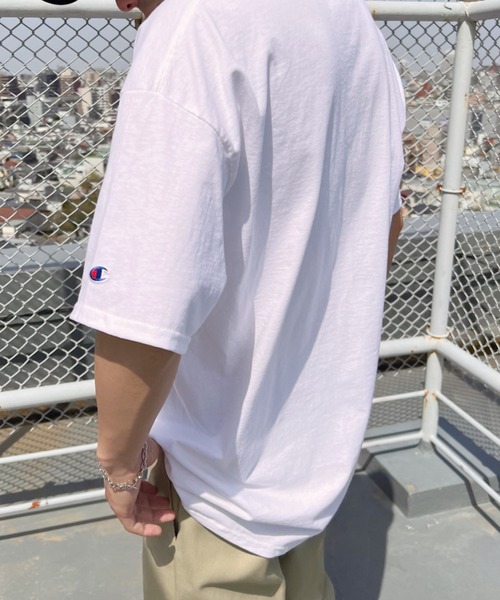 Champion(チャンピオン)の「【Champion Authentic T-SHIRTS】チャンピオン オーバーサイズ コットン 無地 1/2スリーブ 半袖 Tシャツ(Tシャツ/カットソー・メンズ・ホワイト/ブラック/ネイビー/杢グレー/ダークグリーン/マルーン/パープル/サンドベージュ/ライトブルー/チャコールグレー/アッシュグレー・S/M/L/XL)」の17枚目の写真