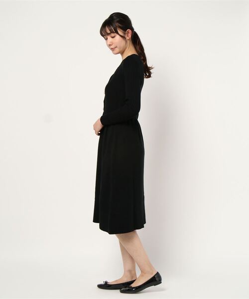 Prima Scherrer(プリマシェレル)の「パールボタン ワイドリブ ニット ワンピース Prima Scherrer(ワンピース・レディース・ホワイト/グレイッシュベージュ/ネイビー/ブラック/モカ/グレー/サックスブルー/ライトピンク/ブルーグレー・S/M)」の12枚目の写真