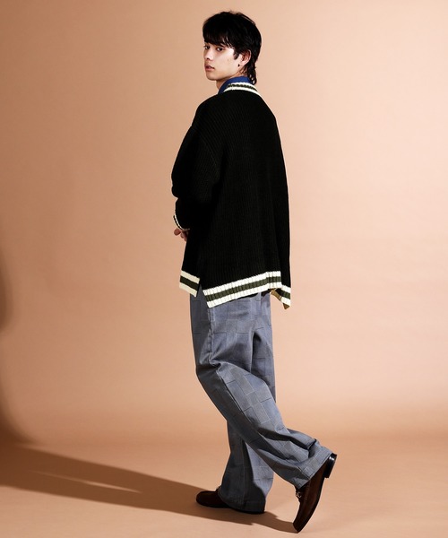 Air Tokyo（エアートウキョー）の「ローゲージ オーバーサイズ ニット  【ファッションインフルエンサー風早ゆうた × AIR TOKYOコラボ】 ビッグシルエット セーター クルーネック（ニット/セーター・メンズ・ブラック/グレー/ブラウン・FREE）」の10枚目の写真