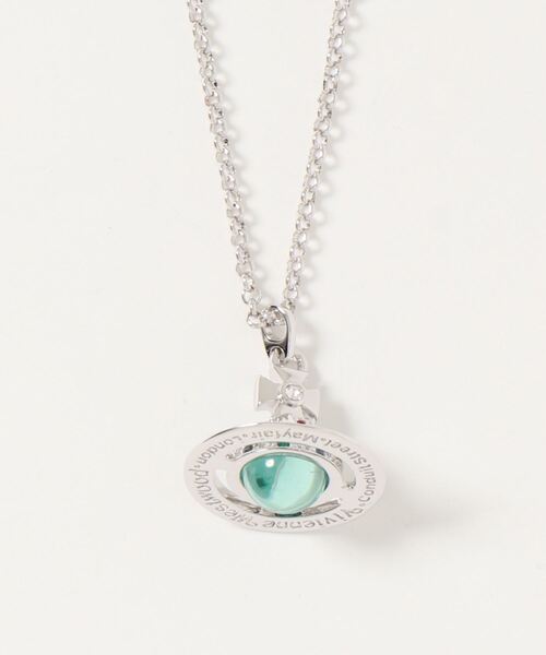 Vivienne Westwood(ヴィヴィアンウエストウッド)の「63020224/NEW TINY ORB PENDANT(ネックレス・レディース・シルバー/グリーン・FREE)」の2枚目の写真