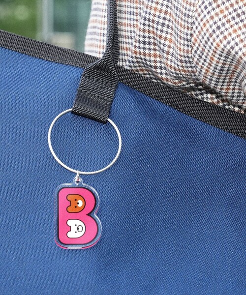 TOKYO CULTUART by BEAMS（トウキョウカルチャートバイビームス）の「来夢来人(天久聖一) / イニシャルキーホルダー（キーケース/キーアクセサリー・メンズ・ベージュ/ホワイト系その他2/ブラック系その他4/ホワイト系その他3/ブラック系その他3/ブラウン系その他4/ブラック系その他/ライトブラウン/ブラウン系その他2/ブラック/シルバー/ライトグレー/チャコールグレー/グレー系その他/ブラウン系その他/グレー/ブラウン系その他3/オフホワイト/ホワイト/ホワイト系その他4/ホワイト系その他6/ブラック系その他2/ナチュラル/ホワイト系その他5/ホワイト系その他7/カーキ・ONE SIZE）」の3枚目の写真