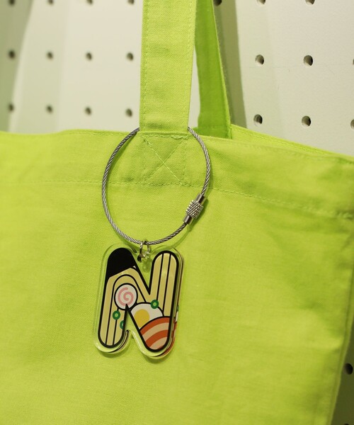 TOKYO CULTUART by BEAMS（トウキョウカルチャートバイビームス）の「来夢来人(天久聖一) / イニシャルキーホルダー（キーケース/キーアクセサリー・メンズ・ベージュ/ホワイト系その他2/ブラック系その他4/ホワイト系その他3/ブラック系その他3/ブラウン系その他4/ブラック系その他/ライトブラウン/ブラウン系その他2/ブラック/シルバー/ライトグレー/チャコールグレー/グレー系その他/ブラウン系その他/グレー/ブラウン系その他3/オフホワイト/ホワイト/ホワイト系その他4/ホワイト系その他6/ブラック系その他2/ナチュラル/ホワイト系その他5/ホワイト系その他7/カーキ・ONE SIZE）」の12枚目の写真