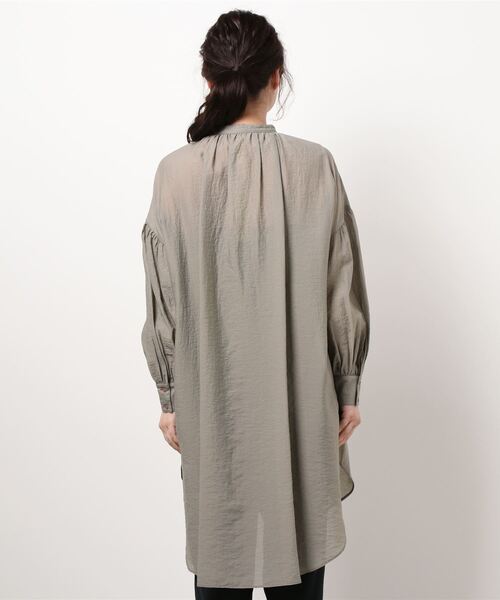 Q（キュー）の「Backギャザーシャツ（シャツ/ブラウス・レディース・グレー/アイボリー・MEDIUM）」の8枚目の写真