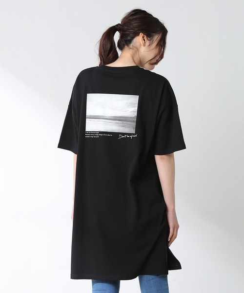 Honeys(ハニーズ)の「フォトプリントチュニック(その他トップス・レディース・ホワイト/ブラック/ブルー/モカ/ライトカーキ・LL/M/L)」の12枚目の写真