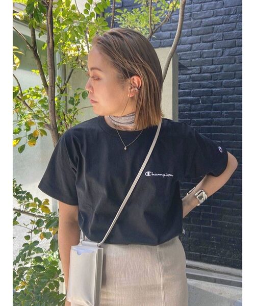 Champion（チャンピオン）の「Champion別注 ビックシルエットショートTee（Tシャツ/カットソー・レディース・ブラック/ベージュ/オフホワイト・FREE）」の3枚目の写真