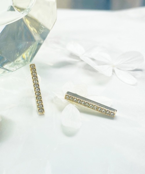 Phoebe(フィービィー)の「【金属アレルギー対応】ラインビジューセラミックピアス(ピアス(両耳用)・レディース・ゴールド・FREE)」の4枚目の写真