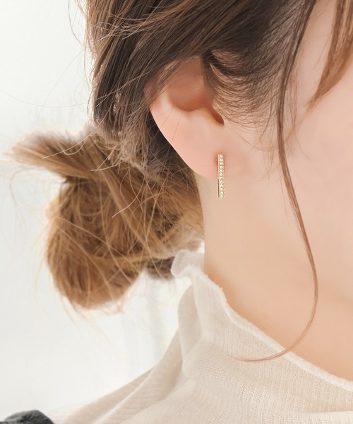 Phoebe(フィービィー)の「【金属アレルギー対応】ラインビジューセラミックピアス(ピアス(両耳用)・レディース・ゴールド・FREE)」の7枚目の写真