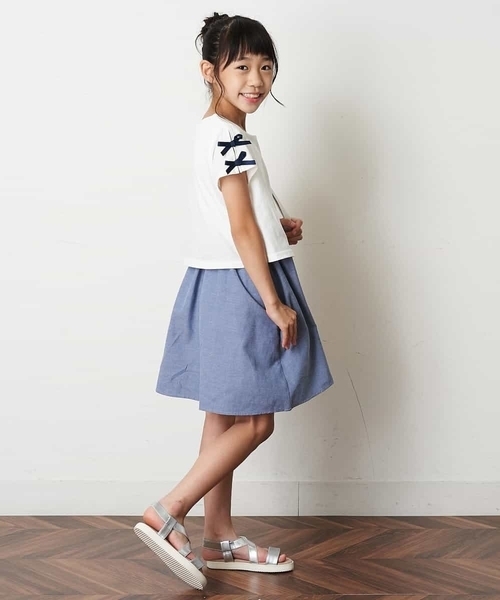 a.v.v（アーヴェヴェ）の「[KIDS]クロスゴムフラットサンダル[WEB限定サイズ]（サンダル・キッズ・シルバー/ブラック・20/22/21/18/19/23）」の5枚目の写真