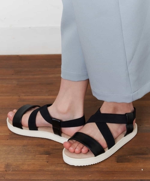 a.v.v（アーヴェヴェ）の「[KIDS]クロスゴムフラットサンダル[WEB限定サイズ]（サンダル・キッズ・シルバー/ブラック・20/22/21/18/19/23）」の11枚目の写真