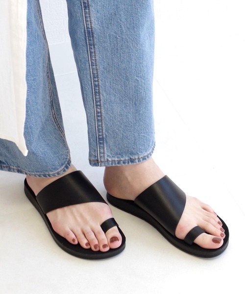 AmiAmi（アミアミ）の「サムリングフラットサンダル/トングサンダル（サンダル・レディース・ブラック/ブラック系その他/パイソン/アイボリー・LL/S/M/L）」の3枚目の写真