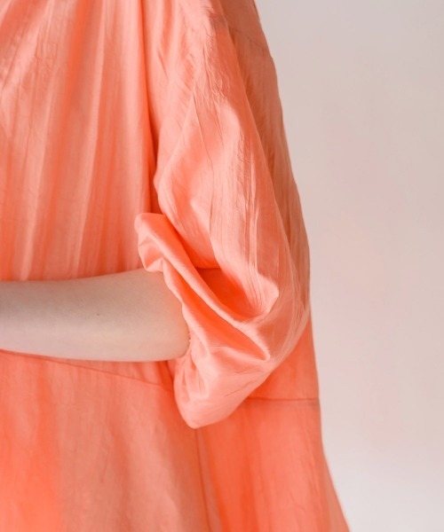 socolla（ソコラ）の「【socolla】7分袖ワッシャープリーツワンピース（ワンピース・レディース・ベージュ/オレンジ/グリーン・S/M）」の8枚目の写真