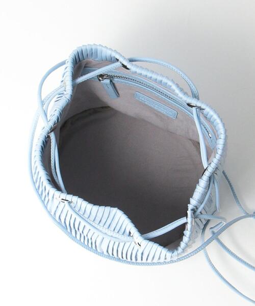 BEAUTY&YOUTH UNITED ARROWS（ビューティーアンドユースユナイテッドアローズ）の「BY スマートプリーツ ドロストショルダーバッグ ◆（ショルダーバッグ・レディース・ライトブルー/ブラック/オフホワイト・FREE）」の6枚目の写真