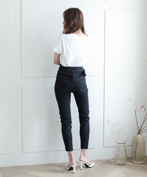 Julia Boutique(ジュリアブティック)の「ベルト付きハイウエストスキニーデニムパンツ/21123(デニムパンツ・レディース・ブラック/ネイビー・LL/3L/S/M/L)」の4枚目の写真