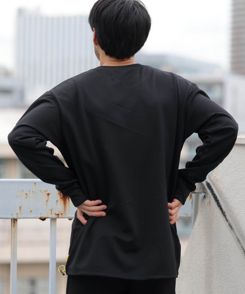 +phenix(プラスフェニックス)の「+phenix(プラスフェニックス)Stretch Zip Pocket Tee(Tシャツ/カットソー・メンズ・ホワイト/カーキ/ホワイト×グレー/ブラック・S/M/L/XL/XXL)」の7枚目の写真