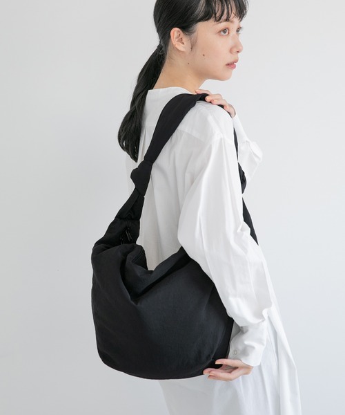 LOWRYS FARM（ローリーズファーム）の「ナカワタショルダーバッグ　235951（ショルダーバッグ・レディース・ブラック/グリーン・FREE）」の2枚目の写真