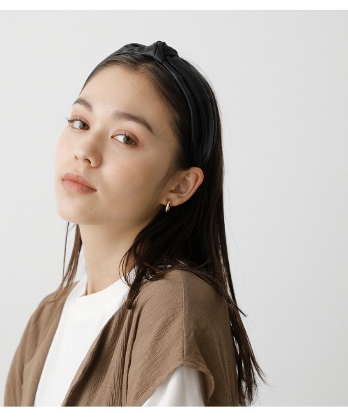 AZUL by moussy(アズールバイマウジー)の「KNOT DESIGN HEADBAND/ノットデザインヘッドバンド(ヘアゴム・レディース・ブラック/ライトベージュ・FREE)」の9枚目の写真