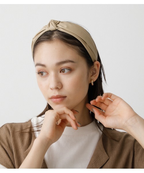AZUL by moussy(アズールバイマウジー)の「KNOT DESIGN HEADBAND/ノットデザインヘッドバンド(ヘアゴム・レディース・ブラック/ライトベージュ・FREE)」の15枚目の写真