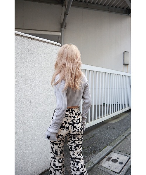 FIG&VIPER（フィグアンドバイパー）の「クロップドリブニットTOP（ニット/セーター・レディース・ホワイト/ブラック/グレー/ブルー・FREE）」の19枚目の写真