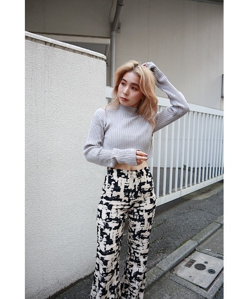 FIG&VIPER（フィグアンドバイパー）の「クロップドリブニットTOP（ニット/セーター・レディース・ホワイト/ブラック/グレー/ブルー・FREE）」の7枚目の写真