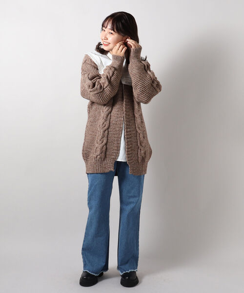 FREDY&GLOSTER（フレディアンドグロスター）の「【Kerry Woollen Mills/ケリーウーレンミルズ】BIG CABLE PEARL STITCH CARDIGAN（カーディガン/ボレロ・レディース・キャメル/アイボリー・MEDIUM）」の4枚目の写真
