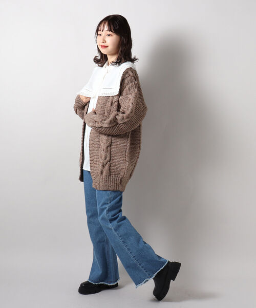 FREDY&GLOSTER（フレディアンドグロスター）の「【Kerry Woollen Mills/ケリーウーレンミルズ】BIG CABLE PEARL STITCH CARDIGAN（カーディガン/ボレロ・レディース・キャメル/アイボリー・MEDIUM）」の3枚目の写真