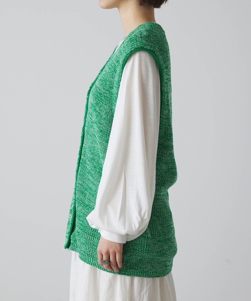 forksy.（フォルクシー）の「【forksy.】【2点セット】ニットベスト付きボリュームスリーブロングTシャツ（ベスト・レディース・ベージュ/ネイビー/オレンジ/ケリーグリーン・FREE）」の14枚目の写真