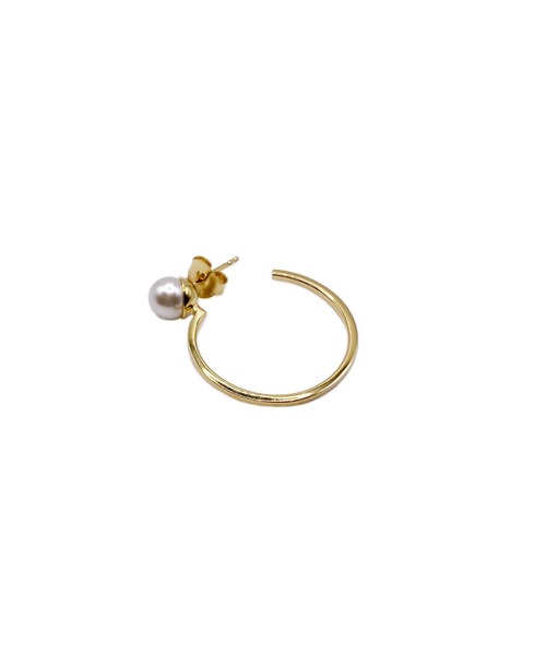 Blanche（ブランシュ）の「Blanche ブランシュ フープデザイパールピアス Toile(トワル)  GOLD（ピアス（両耳用）・レディース・ゴールド・FREE）」の3枚目の写真