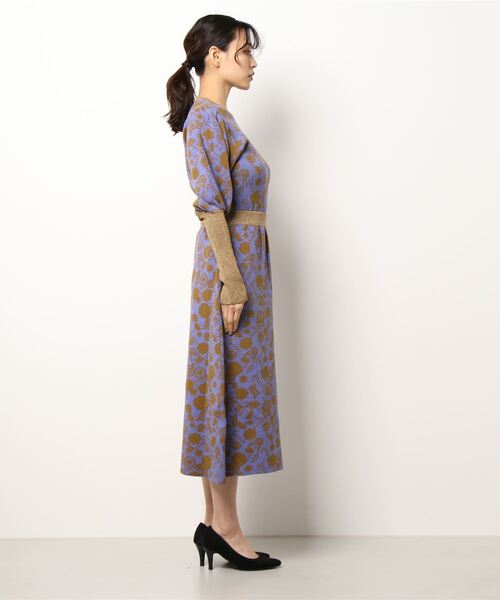 moyan ecri(モヤン エクリ)の「<moyan ecri>パワーショルダーフラワージャガードワンピース(ワンピース・レディース・オレンジ/オリーブ系・FREE)」の3枚目の写真