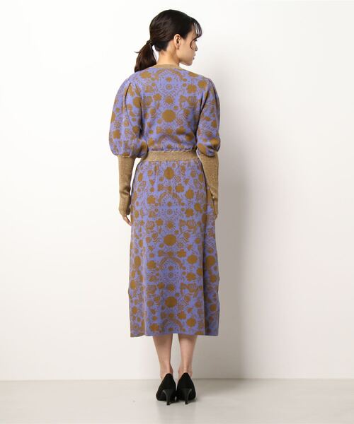 moyan ecri(モヤン エクリ)の「<moyan ecri>パワーショルダーフラワージャガードワンピース(ワンピース・レディース・オレンジ/オリーブ系・FREE)」の4枚目の写真