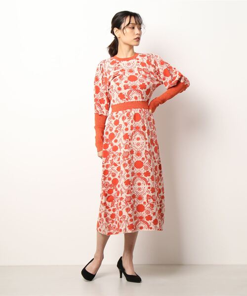 moyan ecri(モヤン エクリ)の「<moyan ecri>パワーショルダーフラワージャガードワンピース(ワンピース・レディース・オレンジ/オリーブ系・FREE)」の8枚目の写真