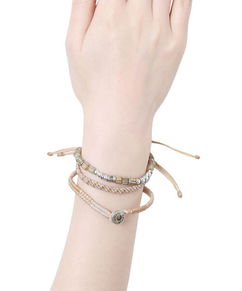 wakami（ワカミ）の「wakami × BEAMS / 別注 ビーズ ブレスレット 3本セット 2022（ブレスレット・メンズ・チャコールグレー/ベージュ/オリーブ/オレンジ/ブルー/マルチ/ライトカーキ・ONE SIZE）」の3枚目の写真