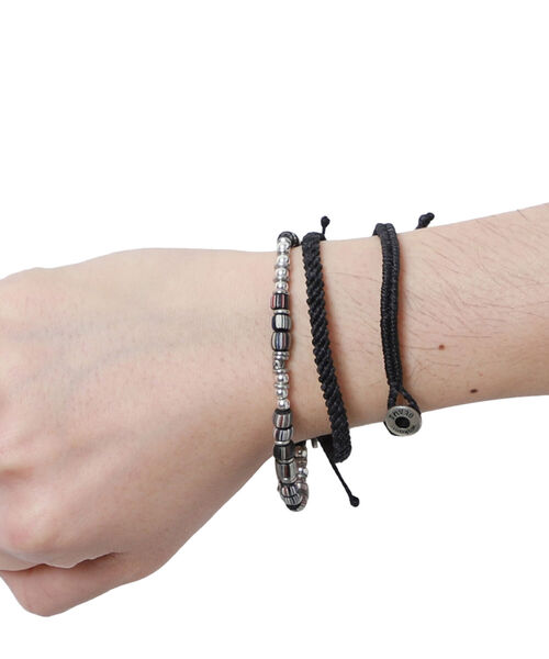 wakami（ワカミ）の「wakami × BEAMS / 別注 ビーズ ブレスレット 3本セット 2022（ブレスレット・メンズ・チャコールグレー/ベージュ/オリーブ/オレンジ/ブルー/マルチ/ライトカーキ・ONE SIZE）」の2枚目の写真