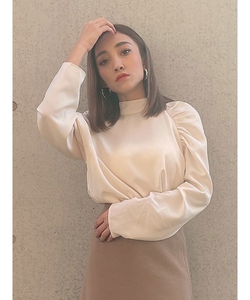 DURAS（デュラス）の「プチハイネックパワショルトップス（Tシャツ/カットソー・レディース・ブラック/アイボリー/ベージュ・FREE）」の2枚目の写真