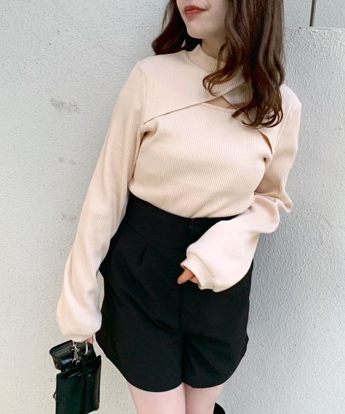 OLIVE des OLIVE(オリーブデオリーブ)の「ヘルシーデコルテプルオーバー/カットアウトトップス(Tシャツ/カットソー・レディース・オフホワイト/ピンク/ブラック/アイボリー/ホワイト・FREE)」の4枚目の写真