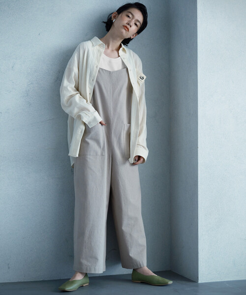 ONIGIRI(オニギリ)の「コットンリネン サロペット(サロペット/オーバーオール・レディース・ベージュ/チャコール・MEDIUM/LARGE)」の1枚目の写真