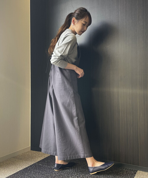 ONIGIRI(オニギリ)の「コットンリネン サロペット(サロペット/オーバーオール・レディース・ベージュ/チャコール・MEDIUM/LARGE)」の7枚目の写真