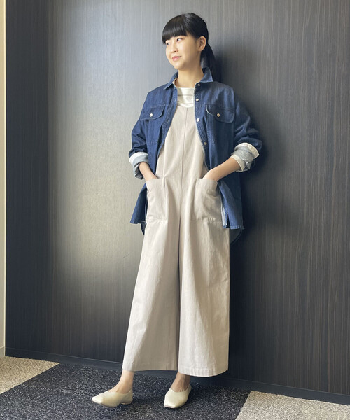 ONIGIRI(オニギリ)の「コットンリネン サロペット(サロペット/オーバーオール・レディース・ベージュ/チャコール・MEDIUM/LARGE)」の5枚目の写真