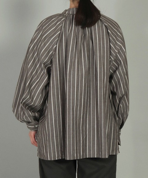 ARTEPOVERA（アルテポーヴェラ）の「[ARTE POVERA] 21sp33 コットンストライプ スタンドギャザリングシャツ（シャツ/ブラウス・レディース・ベージュ系その他/グレー系その他・FREE）」の8枚目の写真