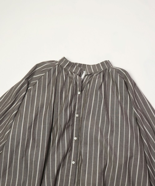 ARTEPOVERA（アルテポーヴェラ）の「[ARTE POVERA] 21sp33 コットンストライプ スタンドギャザリングシャツ（シャツ/ブラウス・レディース・ベージュ系その他/グレー系その他・FREE）」の14枚目の写真