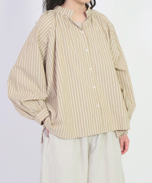 ARTEPOVERA（アルテポーヴェラ）の「[ARTE POVERA] 21sp33 コットンストライプ スタンドギャザリングシャツ（シャツ/ブラウス・レディース・ベージュ系その他/グレー系その他・FREE）」の18枚目の写真