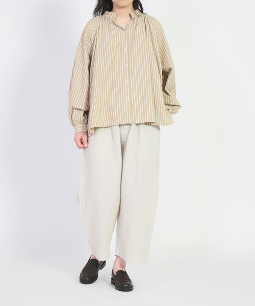 ARTEPOVERA（アルテポーヴェラ）の「[ARTE POVERA] 21sp33 コットンストライプ スタンドギャザリングシャツ（シャツ/ブラウス・レディース・ベージュ系その他/グレー系その他・FREE）」の19枚目の写真