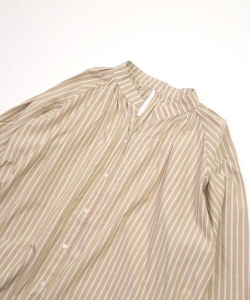 ARTEPOVERA（アルテポーヴェラ）の「[ARTE POVERA] 21sp33 コットンストライプ スタンドギャザリングシャツ（シャツ/ブラウス・レディース・ベージュ系その他/グレー系その他・FREE）」の21枚目の写真