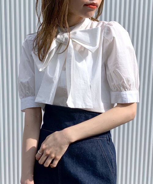OLIVE des OLIVE（オリーブデオリーブ）の「半袖ボウタイブラウス（シャツ/ブラウス・レディース・ホワイト/ネイビー/オフホワイト・FREE）」の2枚目の写真