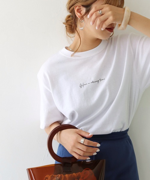 HER CLOSET（ハークローゼット）の「【shemoshelly】WEB限定5.6オンスカリグラフィーロゴTシャツ（Tシャツ/カットソー・レディース・ホワイト系その他2/ホワイト系その他/ブラック系その他/ブラック系その他2・M/L/S）」の2枚目の写真